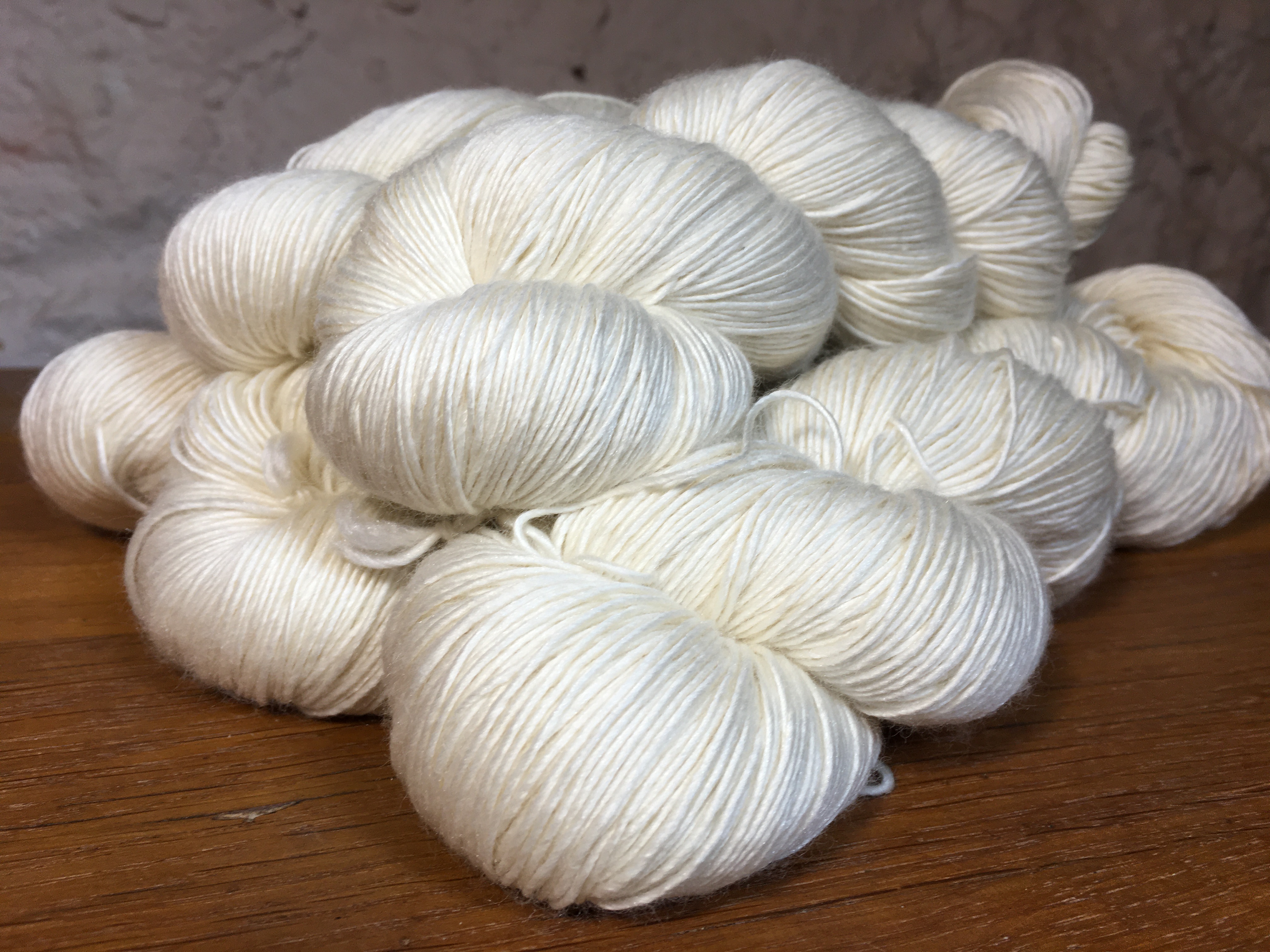 Singles Fingering Weight 75% Superwash Extrafine (19.5 micron) Merino Wool 25% Silk Yarn 5 x 100gm Pack